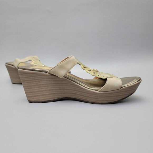Naot Womens Medallion T Strap Leather Slip On Wedge Sandals Gold Size 38/7.5 - Picture 3 of 8